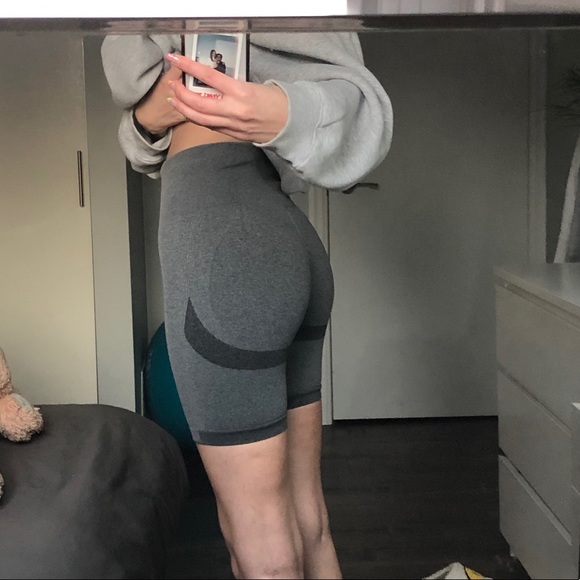 grey seamless biker shorts - Picture 2 of 2